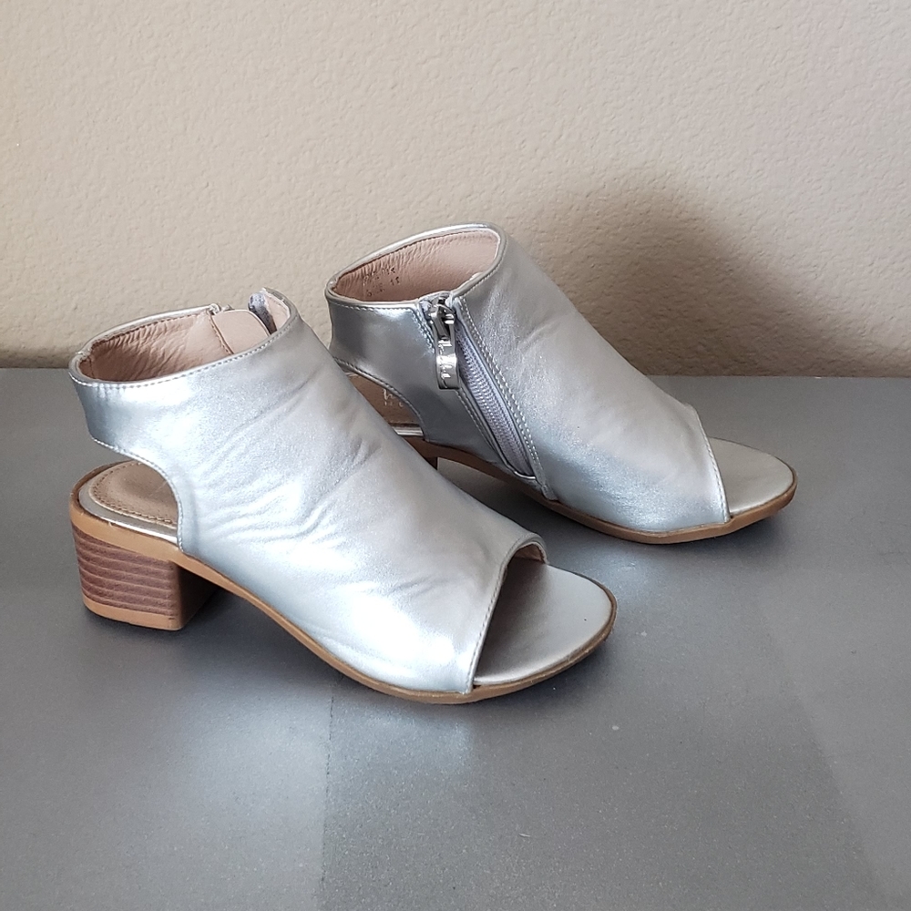 Open-toe booties - size 11 little kids